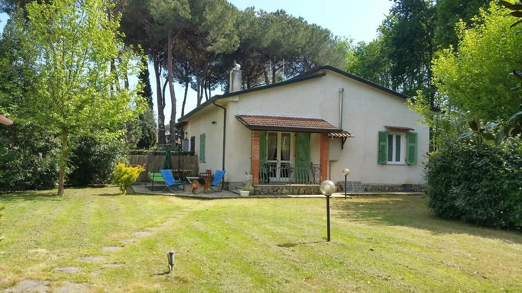 Villa Laura Cinquale 0*,  Italia
